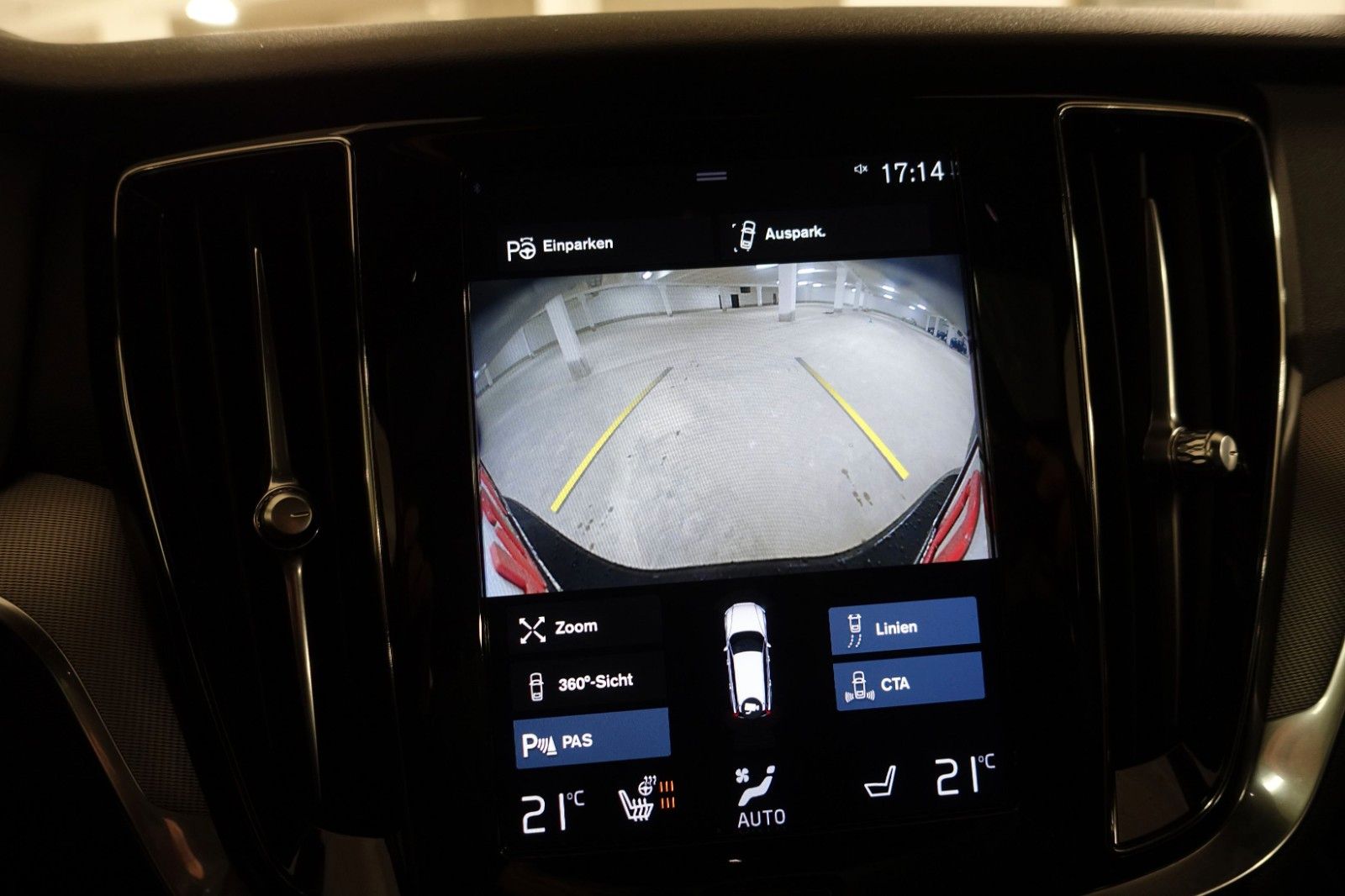 Volvo V60 T6 PHEV AWD R-Design HUD*PGSD*ACC*360*STHZG