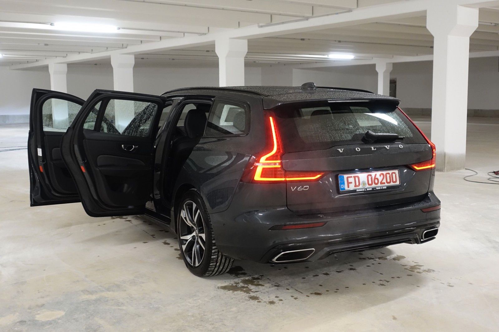 Volvo V60 T6 PHEV AWD R-Design HUD*PGSD*ACC*360*STHZG
