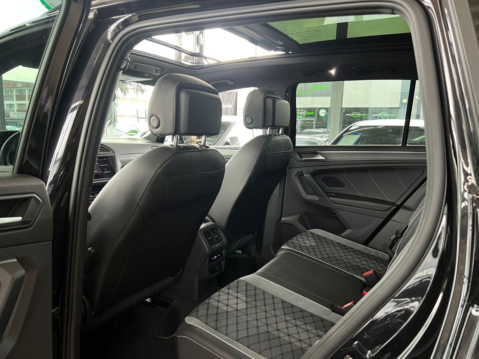 VW Tiguan R-Line eHybrid|DSG|PANORAMA|MATRIX|HEADUP