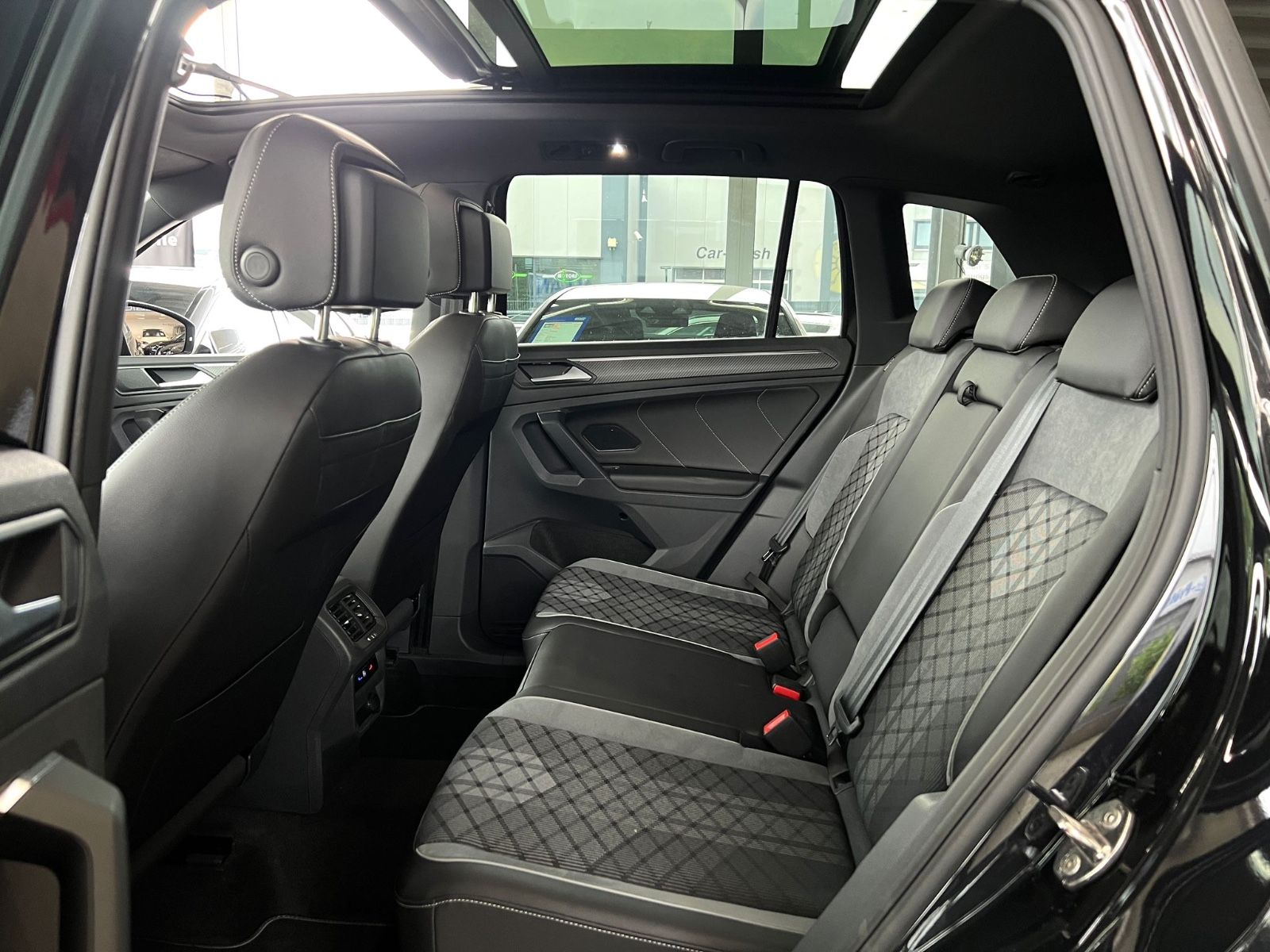 VW Tiguan R-Line eHybrid|DSG|PANORAMA|MATRIX|HEADUP