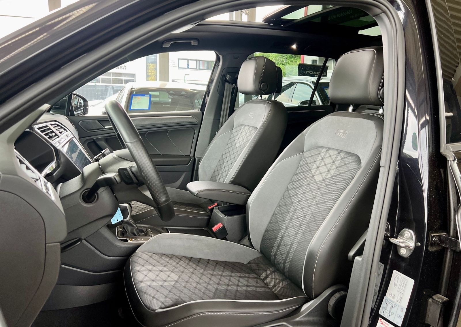 VW Tiguan R-Line eHybrid|DSG|PANORAMA|MATRIX|HEADUP