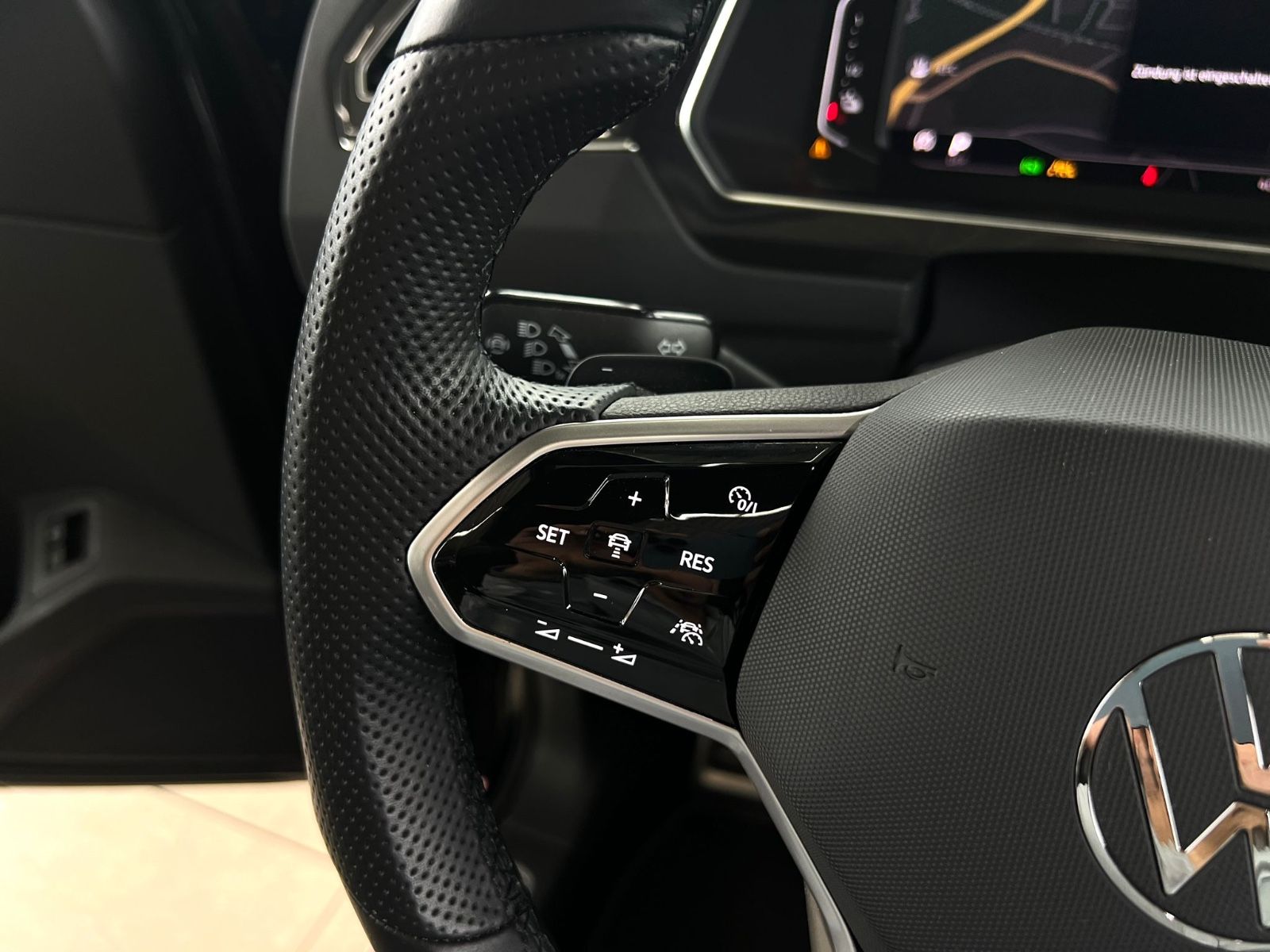 VW Tiguan R-Line eHybrid|DSG|PANORAMA|MATRIX|HEADUP