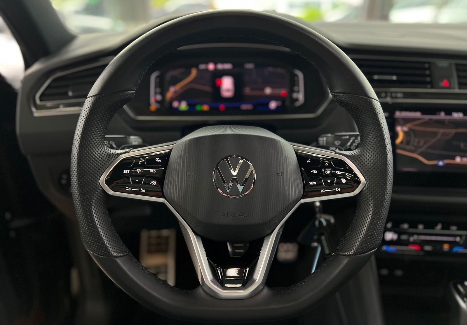 VW Tiguan R-Line eHybrid|DSG|PANORAMA|MATRIX|HEADUP
