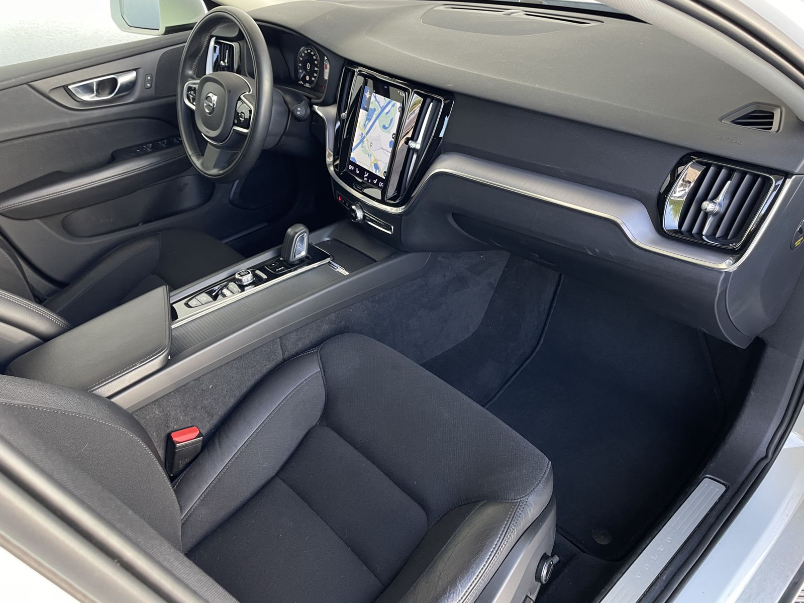 Volvo V60 B3 MILD-HYB.*MOMENTUM PRO*PANORAMA*