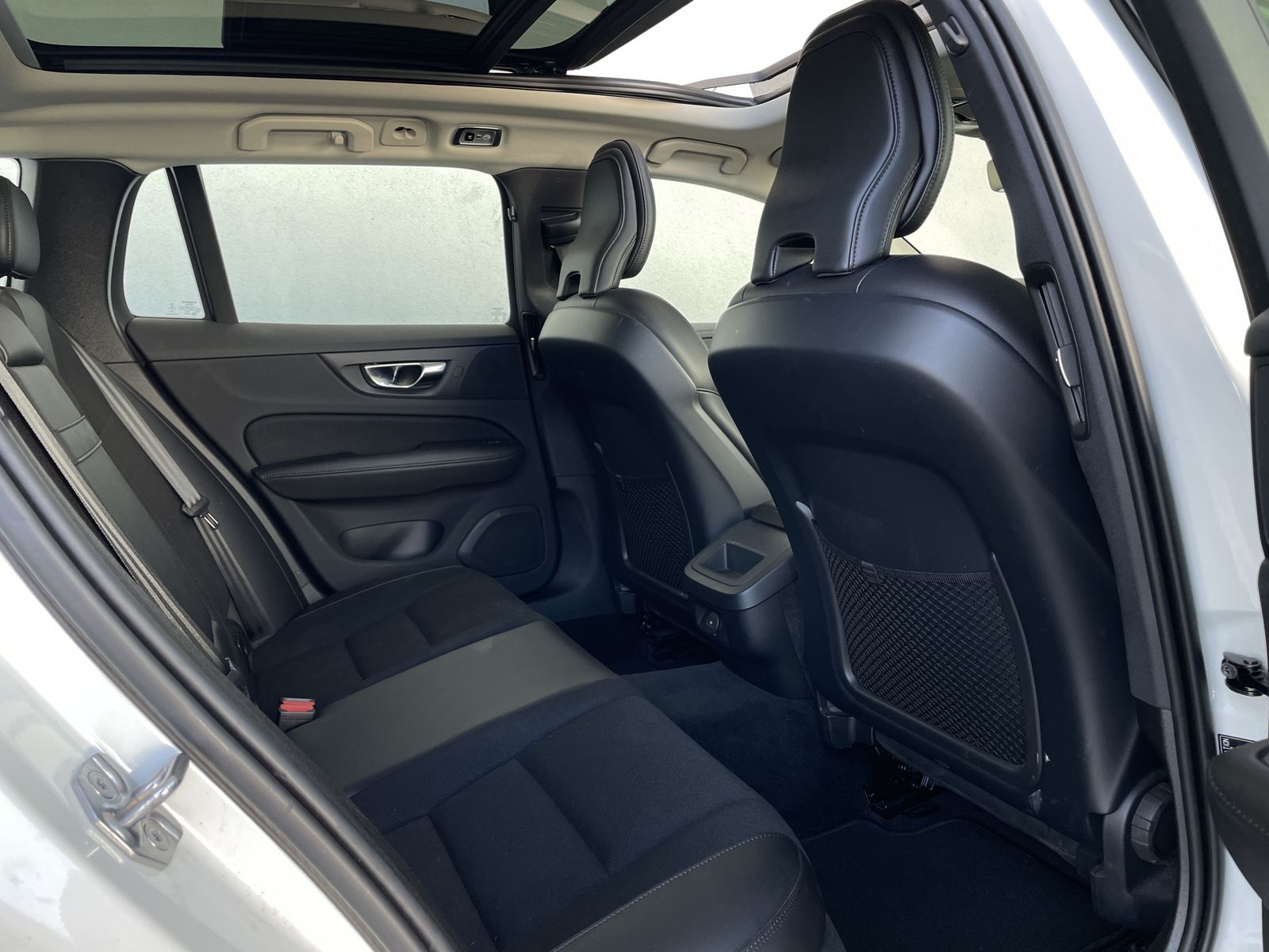 Volvo V60 B3 MILD-HYB.*MOMENTUM PRO*PANORAMA*