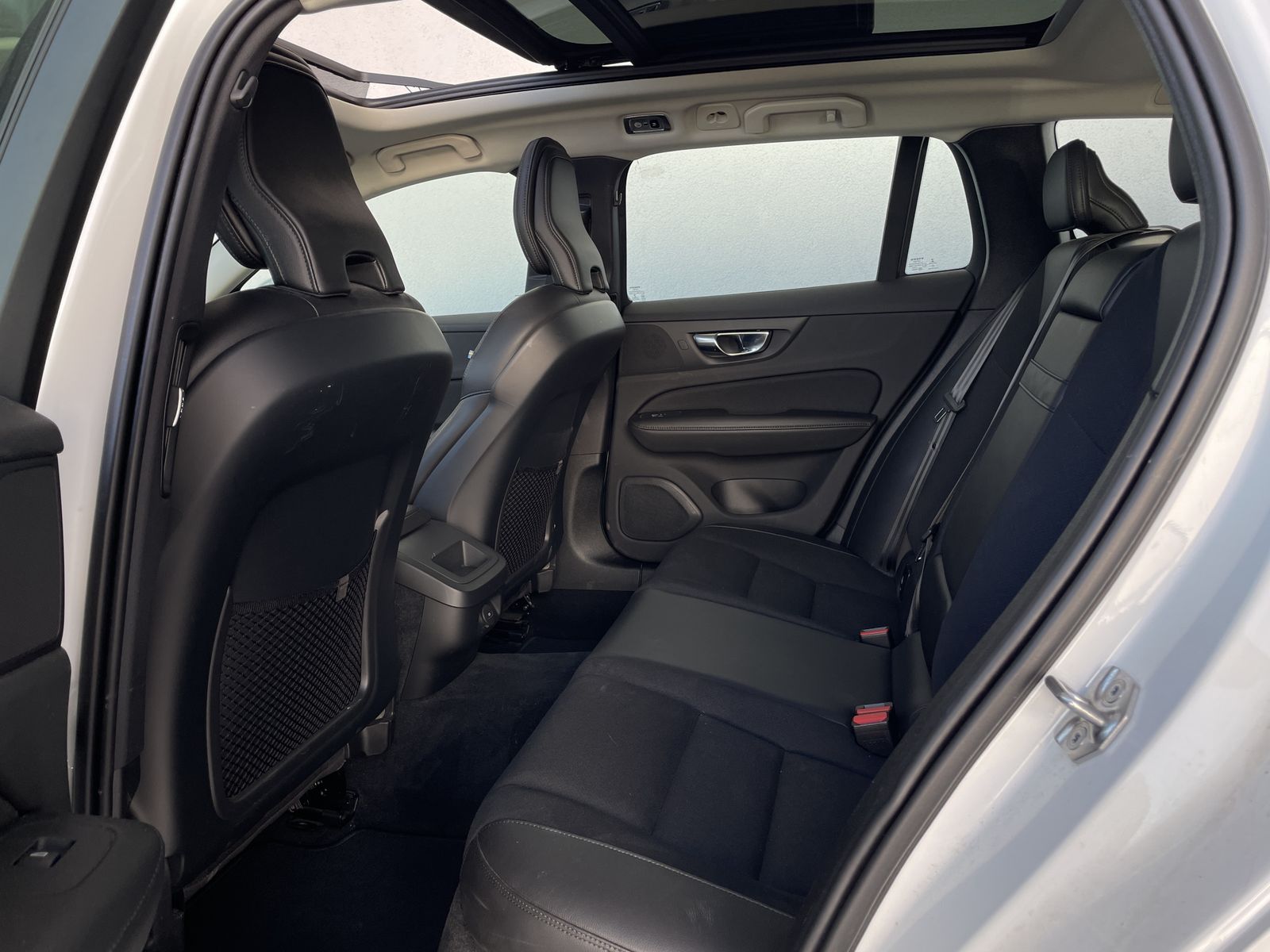 Volvo V60 B3 MILD-HYB.*MOMENTUM PRO*PANORAMA*