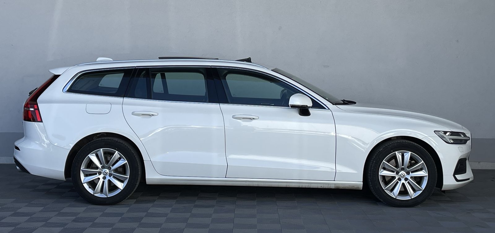 Volvo V60 B3 MILD-HYB.*MOMENTUM PRO*PANORAMA*