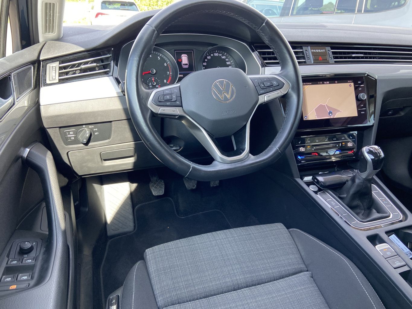 VW Passat  Variant 1.5 TSI BUSINESS NAVI+LED+AHK+KAM