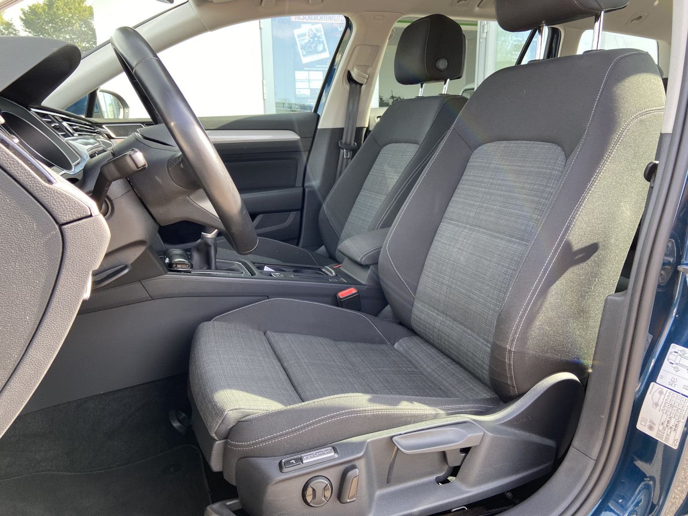 VW Passat  Variant 1.5 TSI BUSINESS NAVI+LED+AHK+KAM