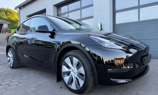 Tesla Model Y Long Range Pano, Adaptiv fartpilot