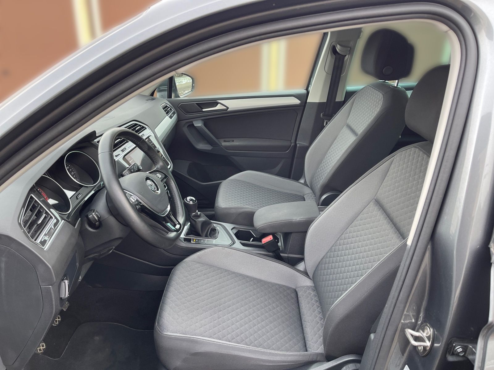 VW Tiguan 1.5 TSI BMT Comfortline ACC FLA Pano 360