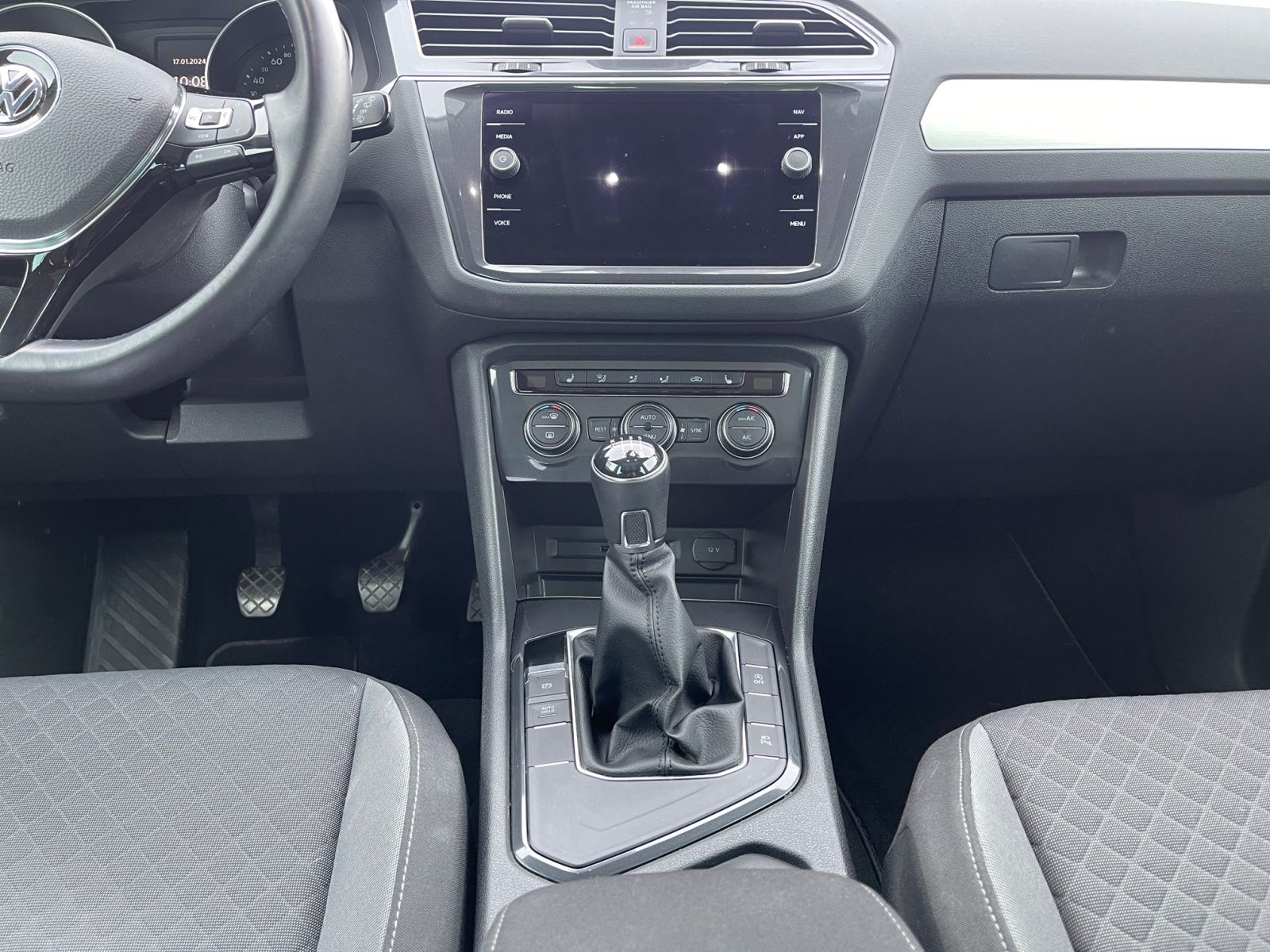 VW Tiguan 1.5 TSI BMT Comfortline ACC FLA Pano 360