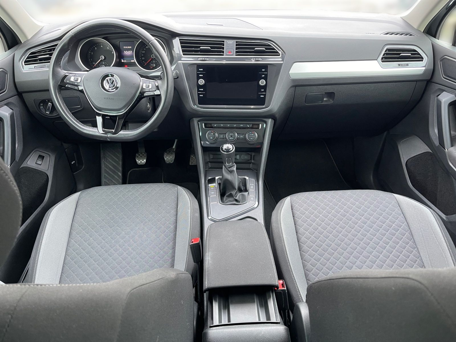 VW Tiguan 1.5 TSI BMT Comfortline ACC FLA Pano 360