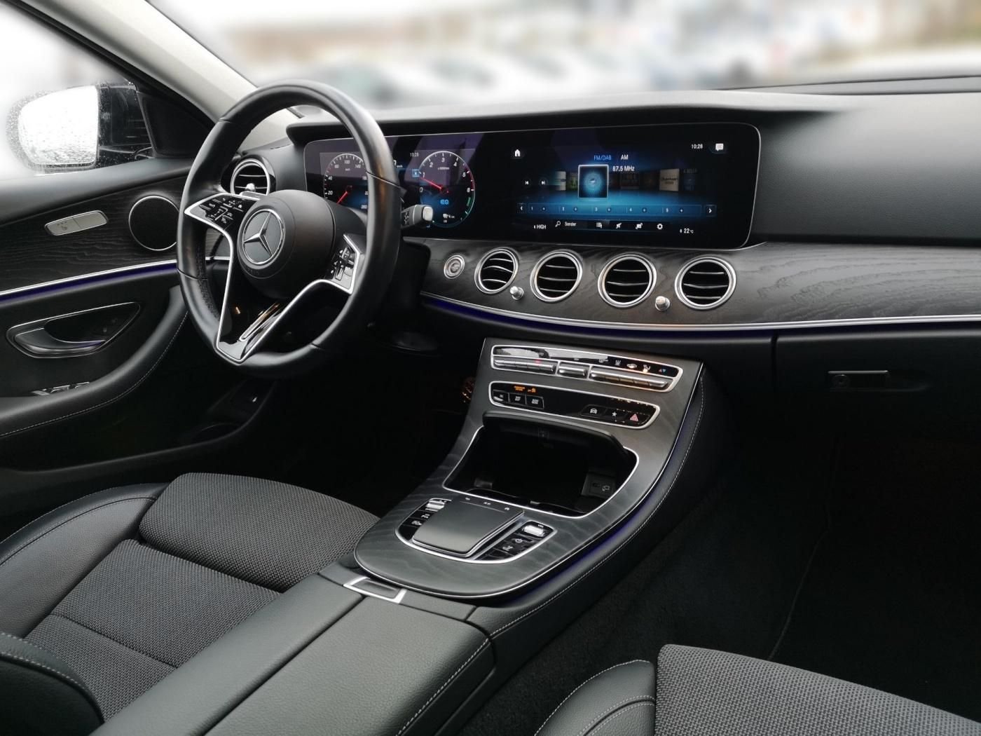 Mercedes E300 de 4M T AMG*Panorama*Distronic*AHK*Keyless
