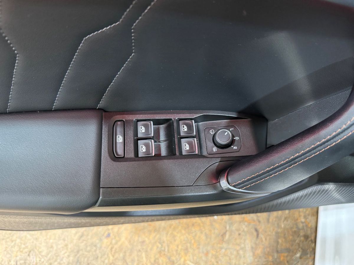 Cupra Leon Sportstourer VZ e-Hybrid/GRA/PDC/LED/19"