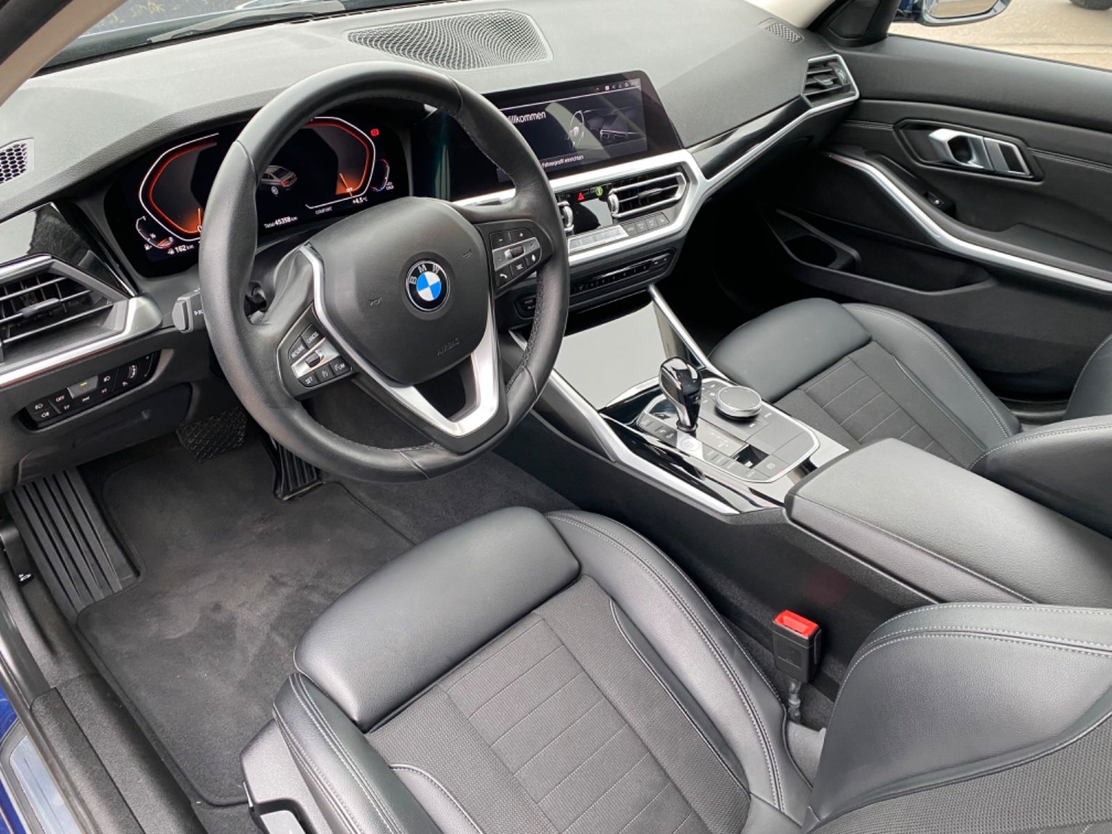 BMW 330i Sport Line