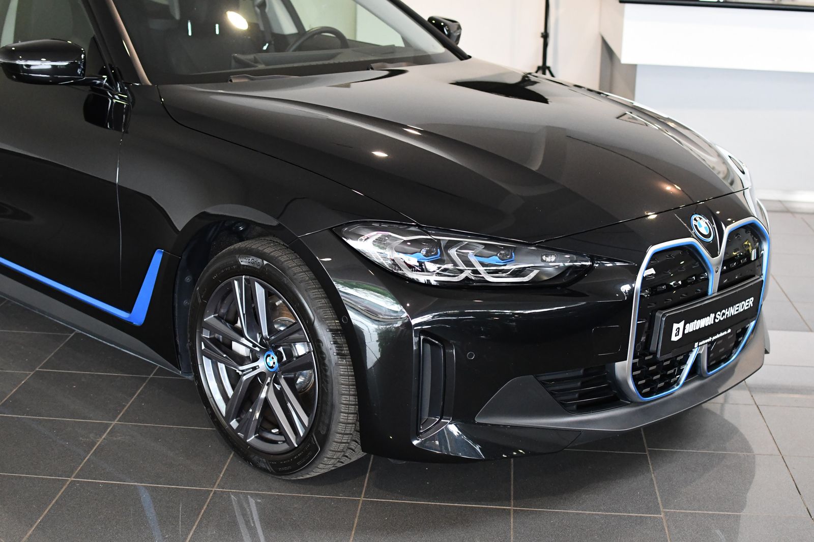 BMW i4 35 eDrive Sport Sitze AHK Laser GSD ACC HUD