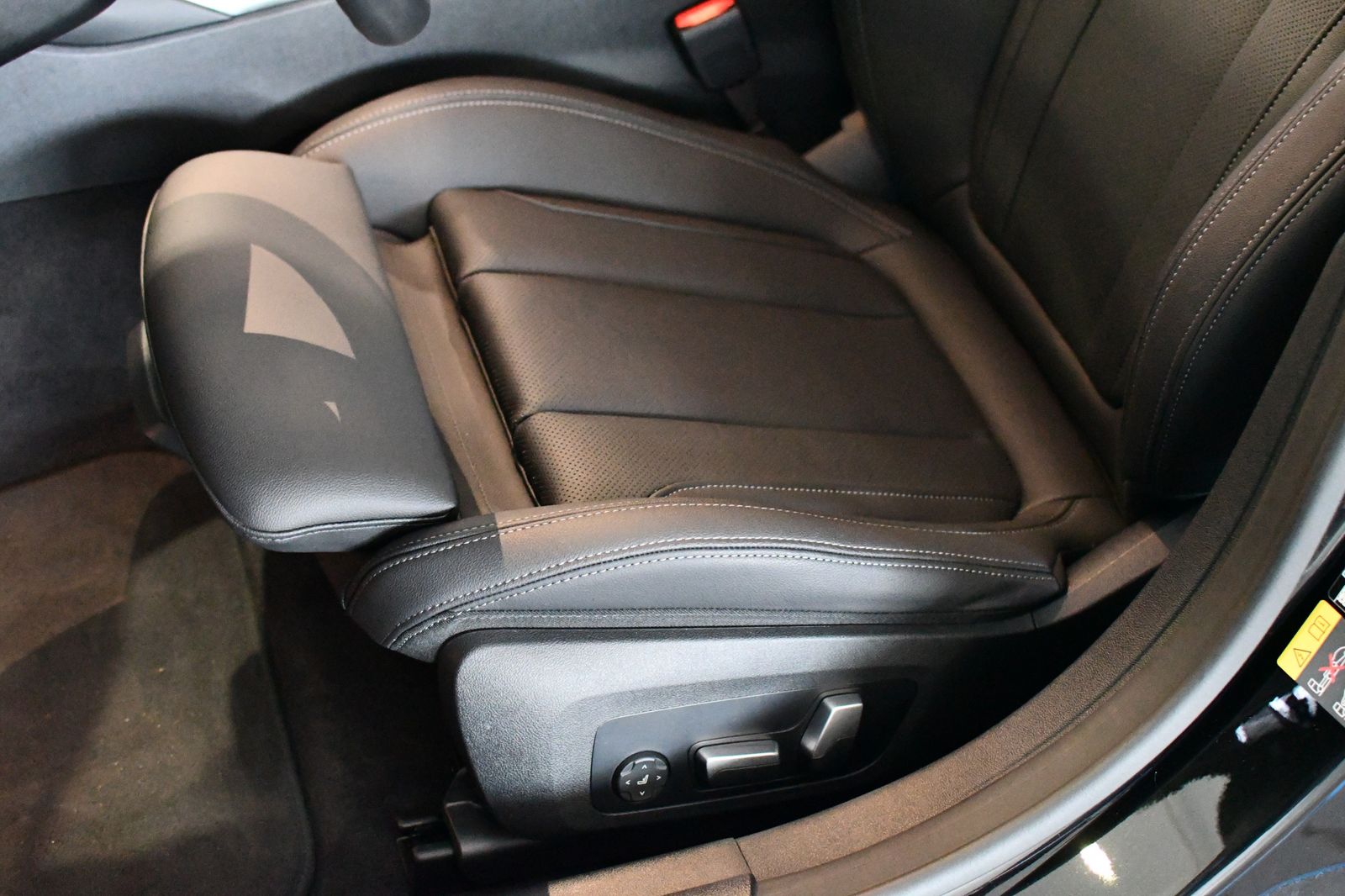 BMW i4 35 eDrive Sport Sitze AHK Laser GSD ACC HUD