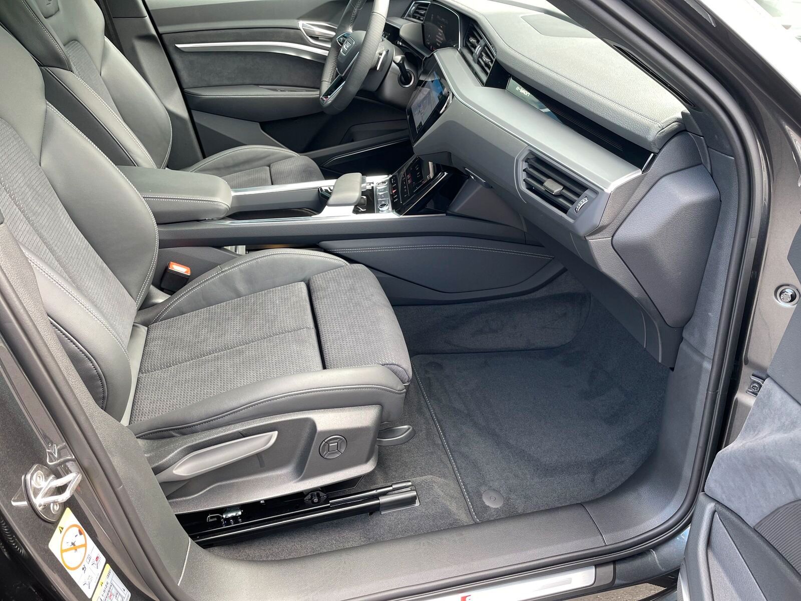 Audi Q8  e-tron Sportback 55 quattro S line Assistenzp