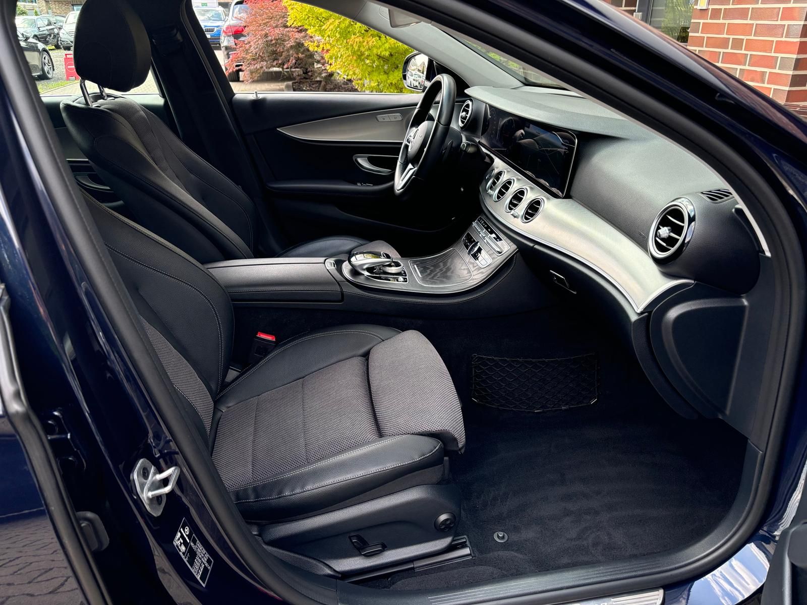 Mercedes E220 T d 9G Avantg. AHK LED WIDE Kamera Ambient