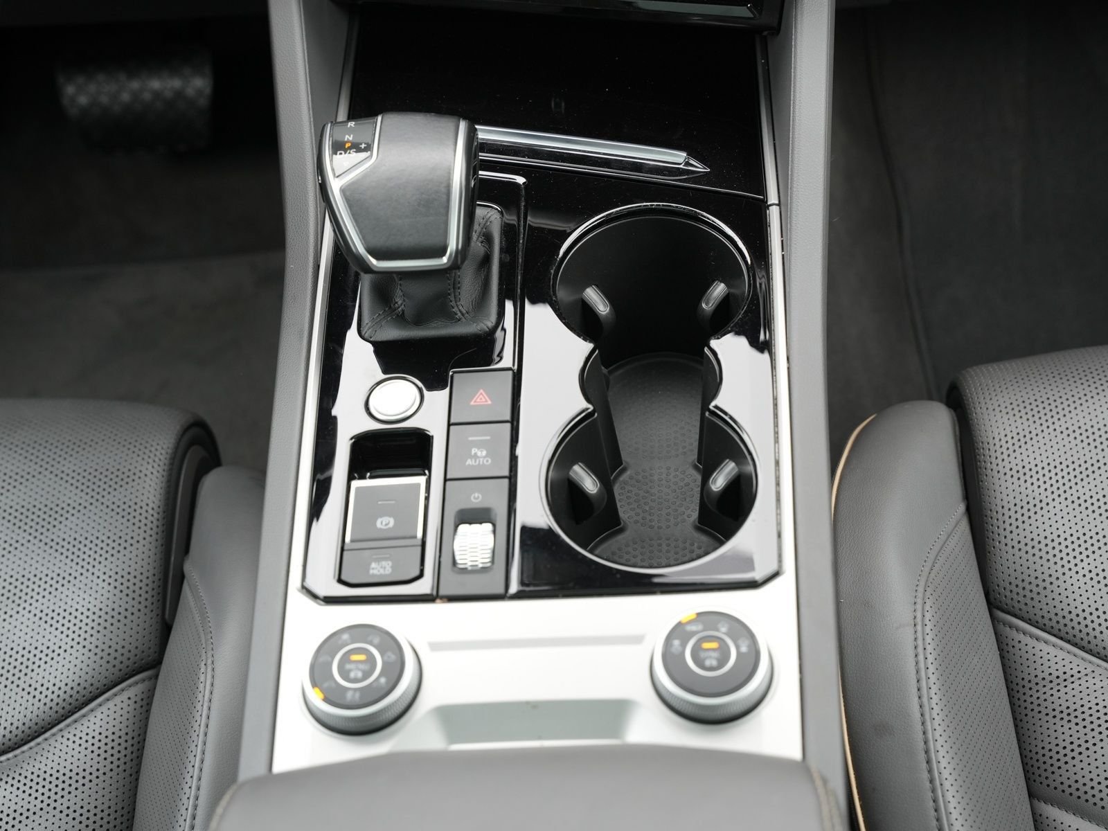 VW Touareg Atmosphere 3.0 TSI 4Motion HeadUp*AHK