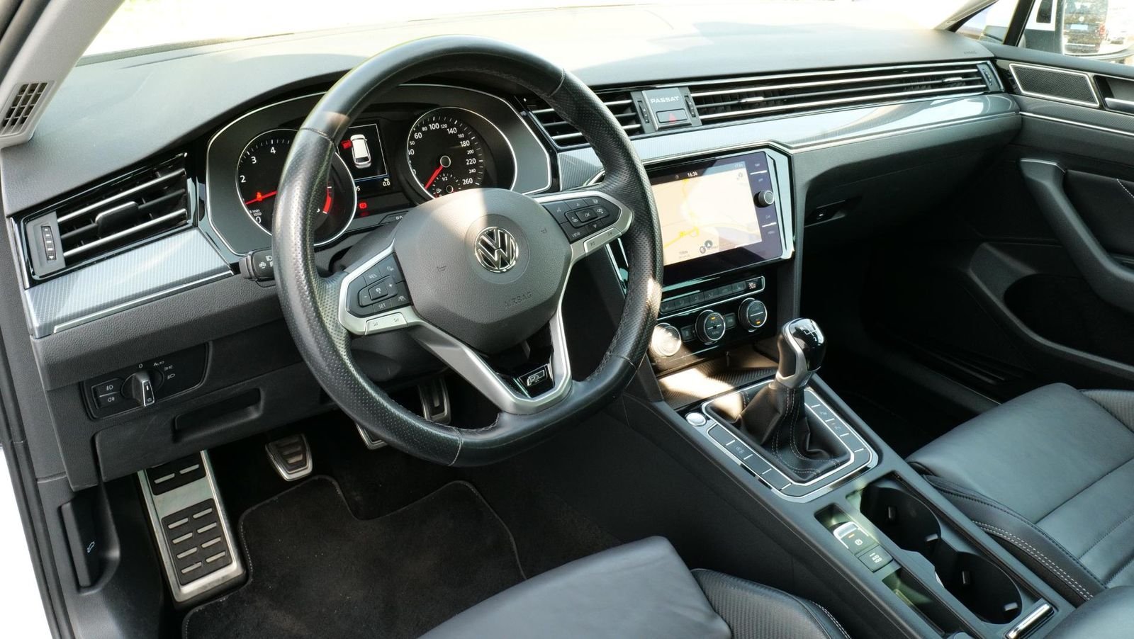 VW Passat  Variant Business 1.5 TSI 150PS R-LINE NAV