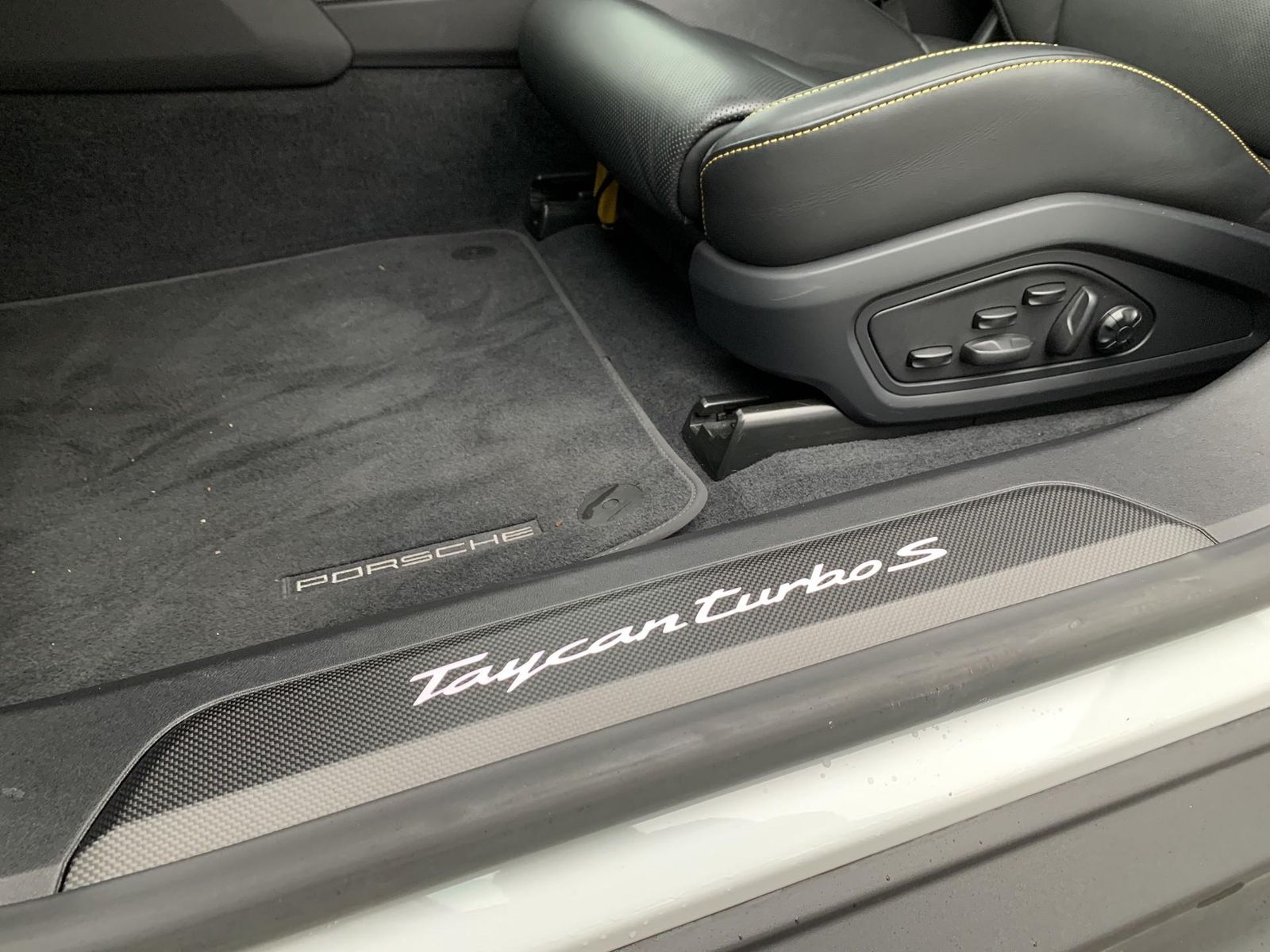 Porsche Taycan Turbo S Mod.23 Burmester+Sitzklima+Inno