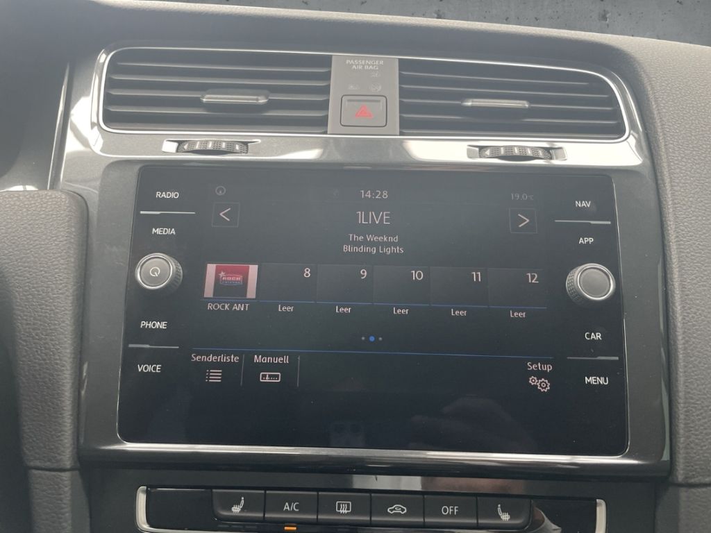 VW Golf 7 Var. 2.0TDI DSG AHK Nav ACC SHZ BlindSpot