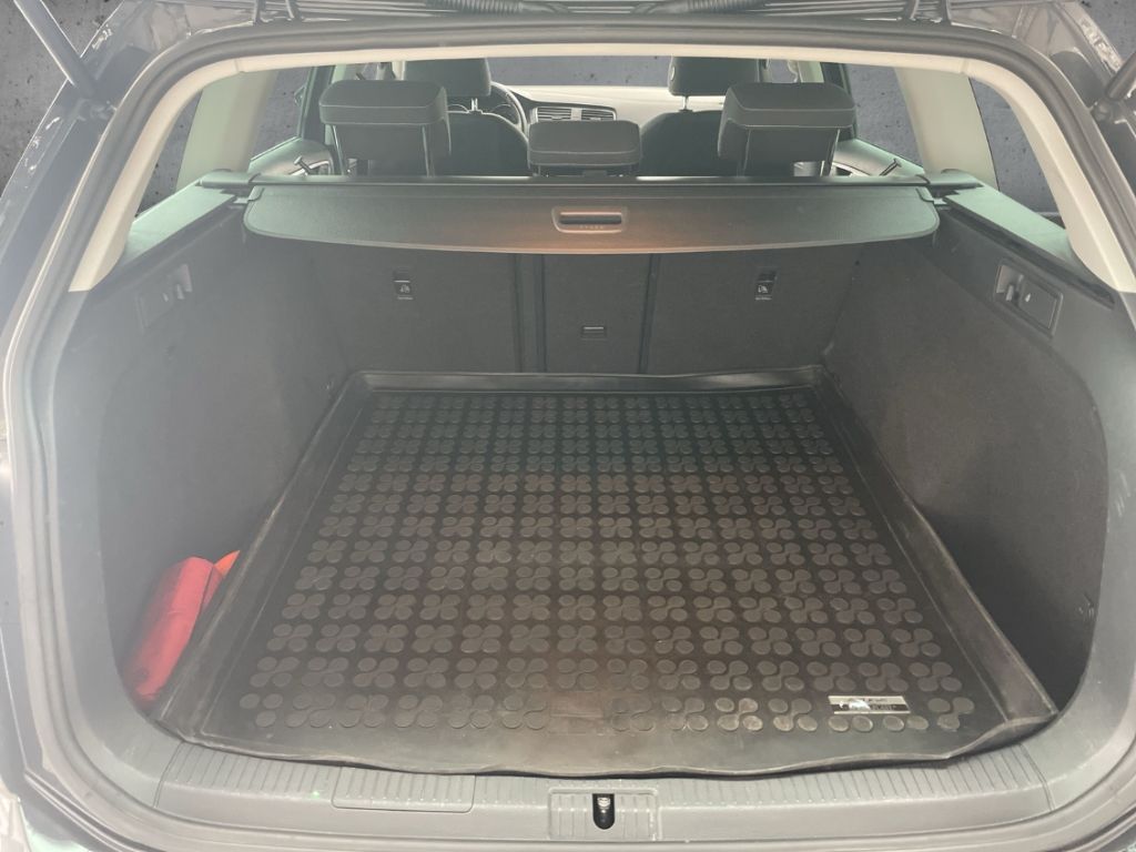 VW Golf 7 Var. 2.0TDI DSG AHK Nav ACC SHZ BlindSpot