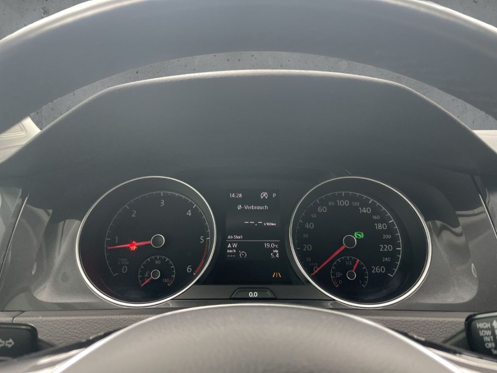 VW Golf 7 Var. 2.0TDI DSG AHK Nav ACC SHZ BlindSpot