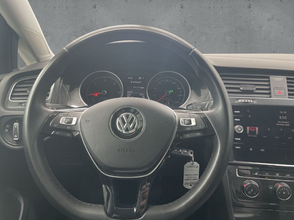 VW Golf 7 Var. 2.0TDI DSG AHK Nav ACC SHZ BlindSpot
