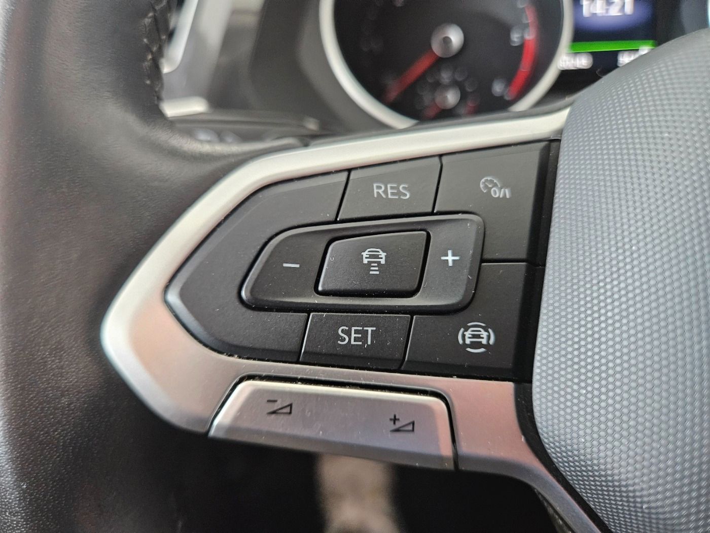 VW Tiguan Active Life 2.0 TDI 150 PS DSG Standheizu