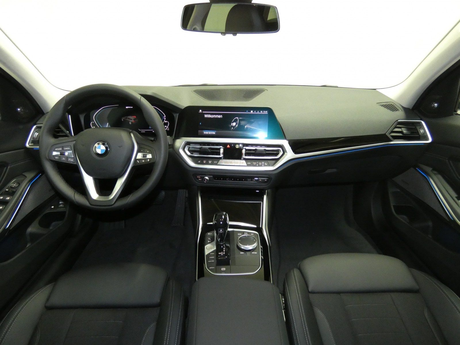 BMW 330e xDrive Touring (Sport-Line Navi LED AHK)