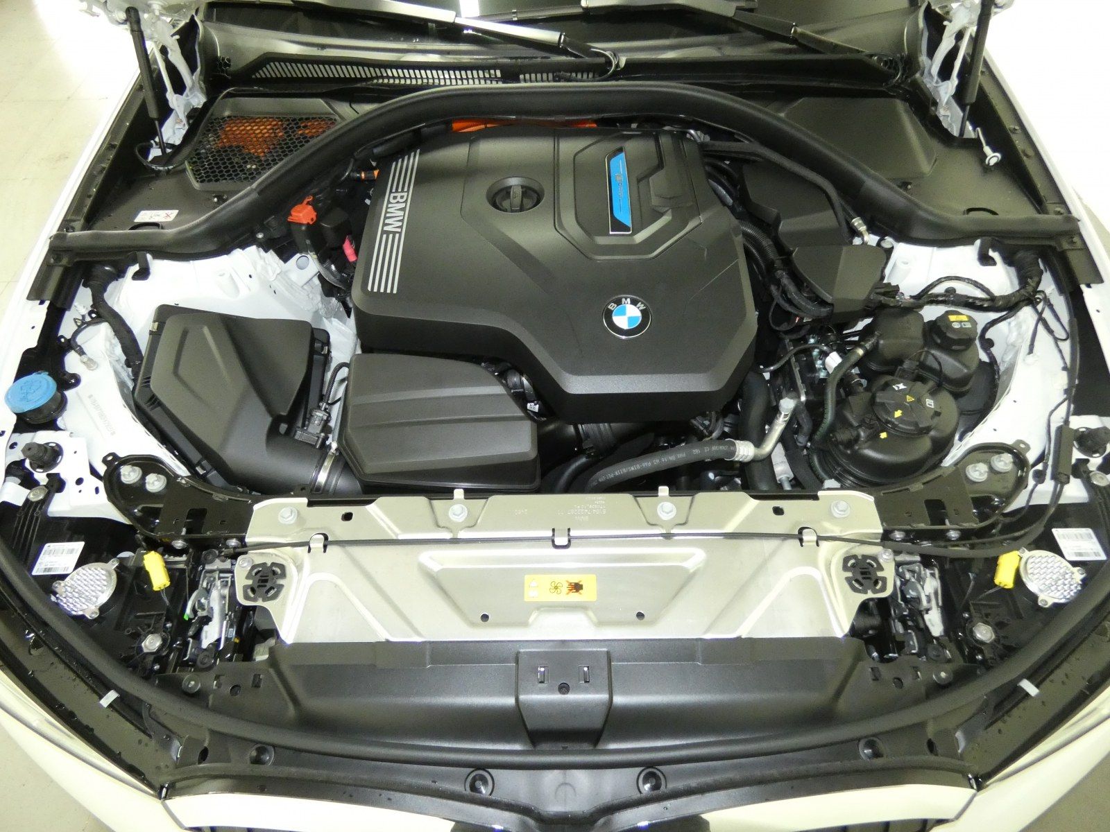 BMW 330e xDrive Touring (Sport-Line Navi LED AHK)