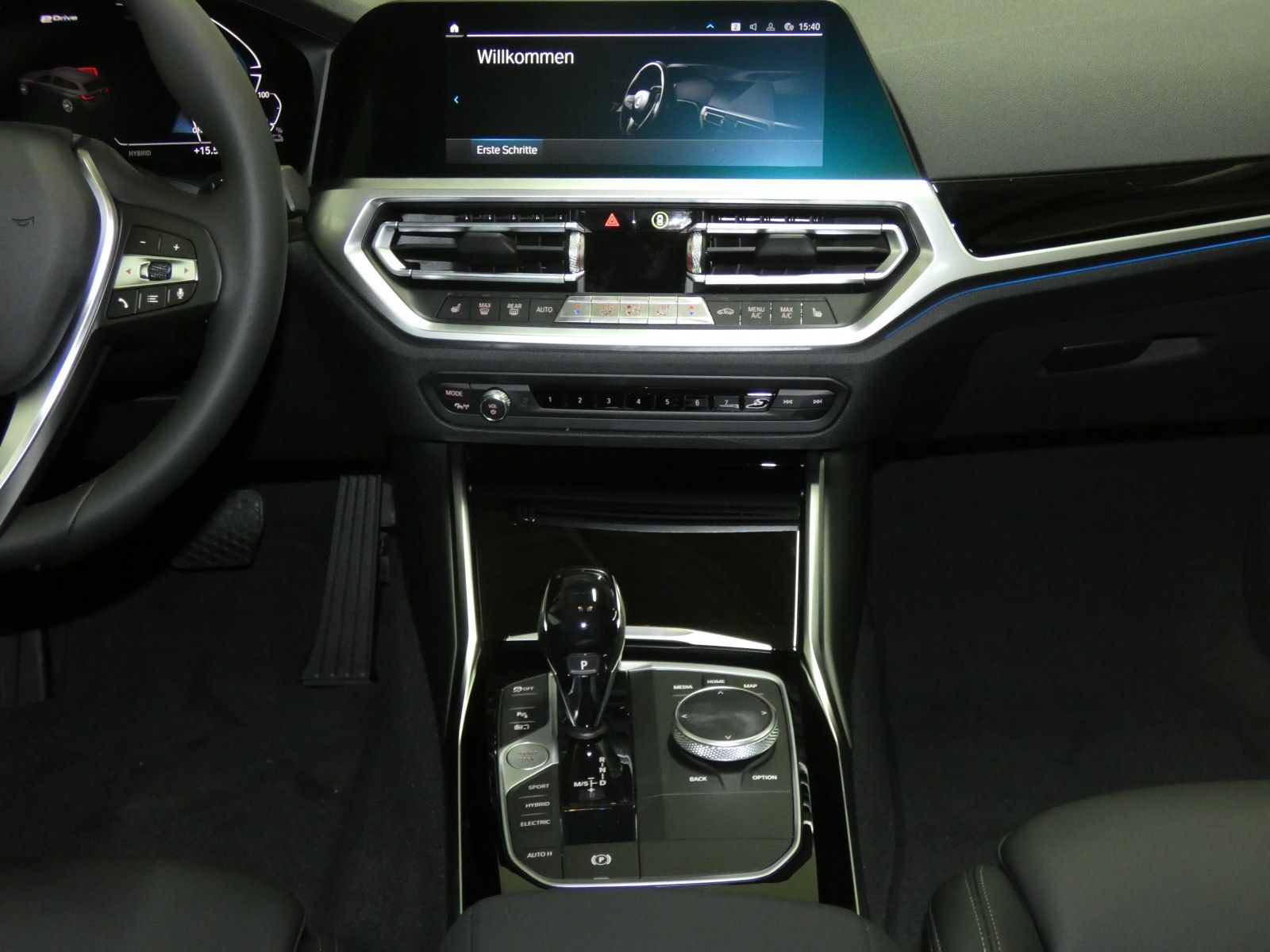 BMW 330e xDrive Touring (Sport-Line Navi LED AHK)