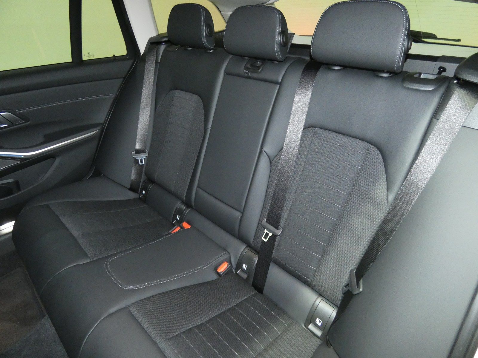 BMW 330e xDrive Touring (Sport-Line Navi LED AHK)