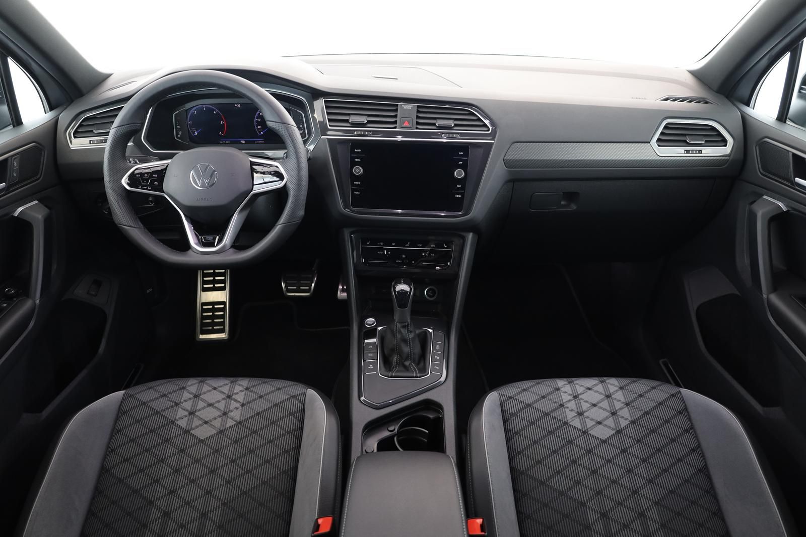 VW Tiguan 2.0 TDI DSG R-Line IQ Pan HUD Nav DCC AHK