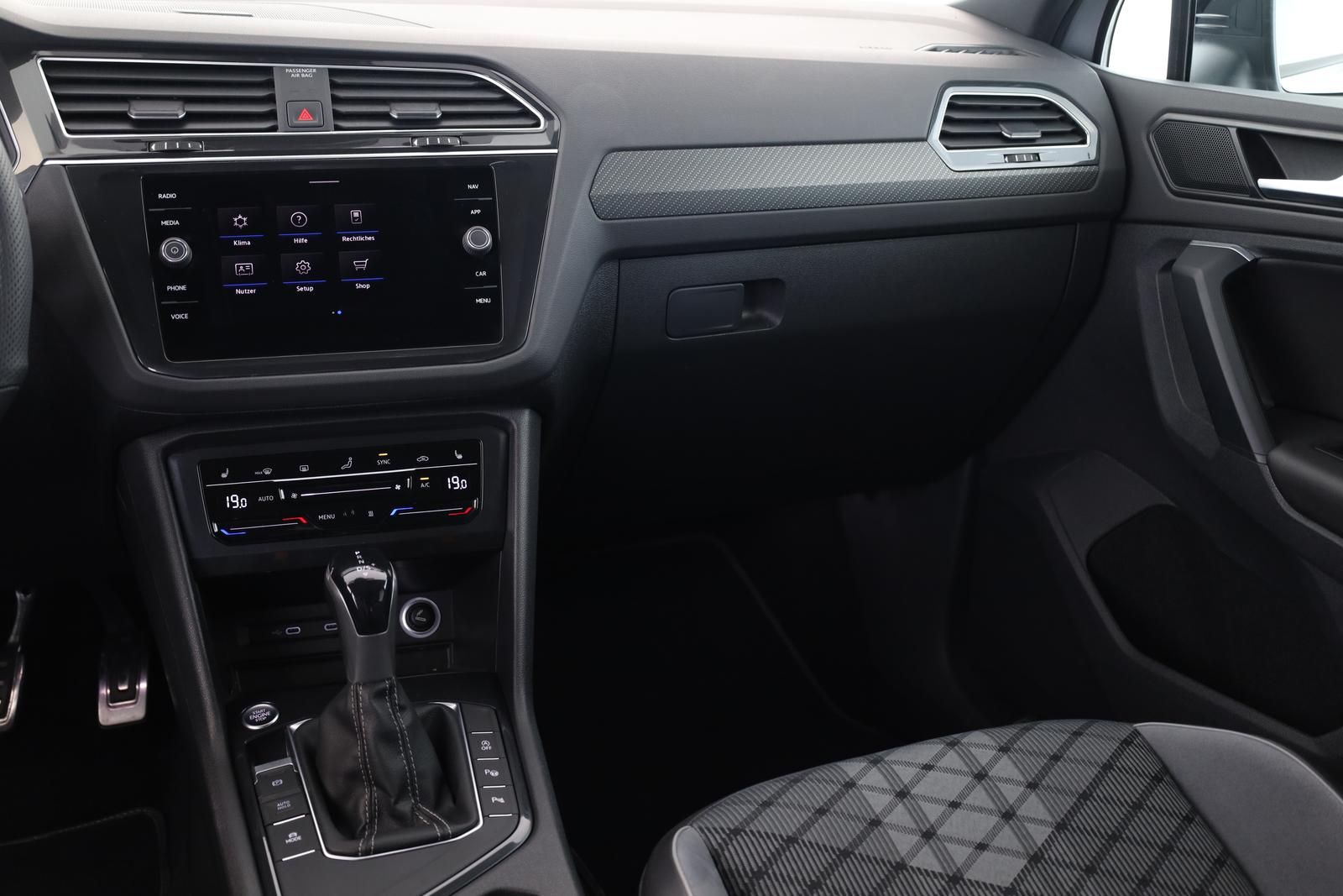 VW Tiguan 2.0 TDI DSG R-Line IQ Pan HUD Nav DCC AHK