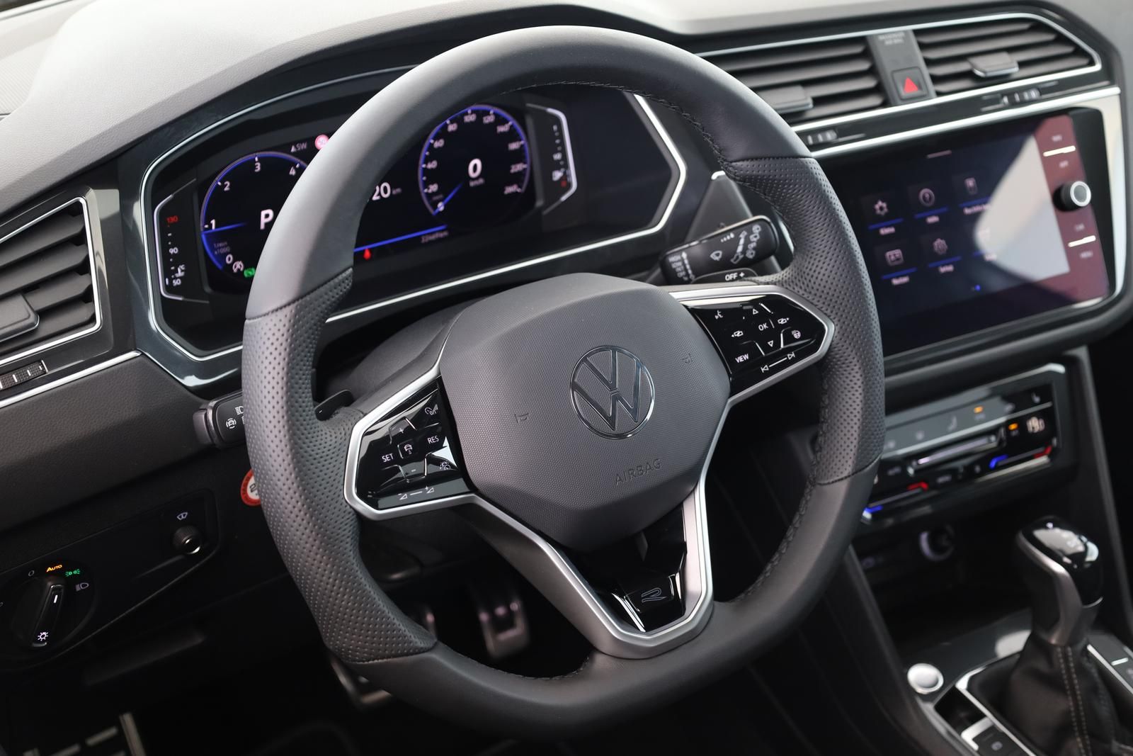 VW Tiguan 2.0 TDI DSG R-Line IQ Pan HUD Nav DCC AHK