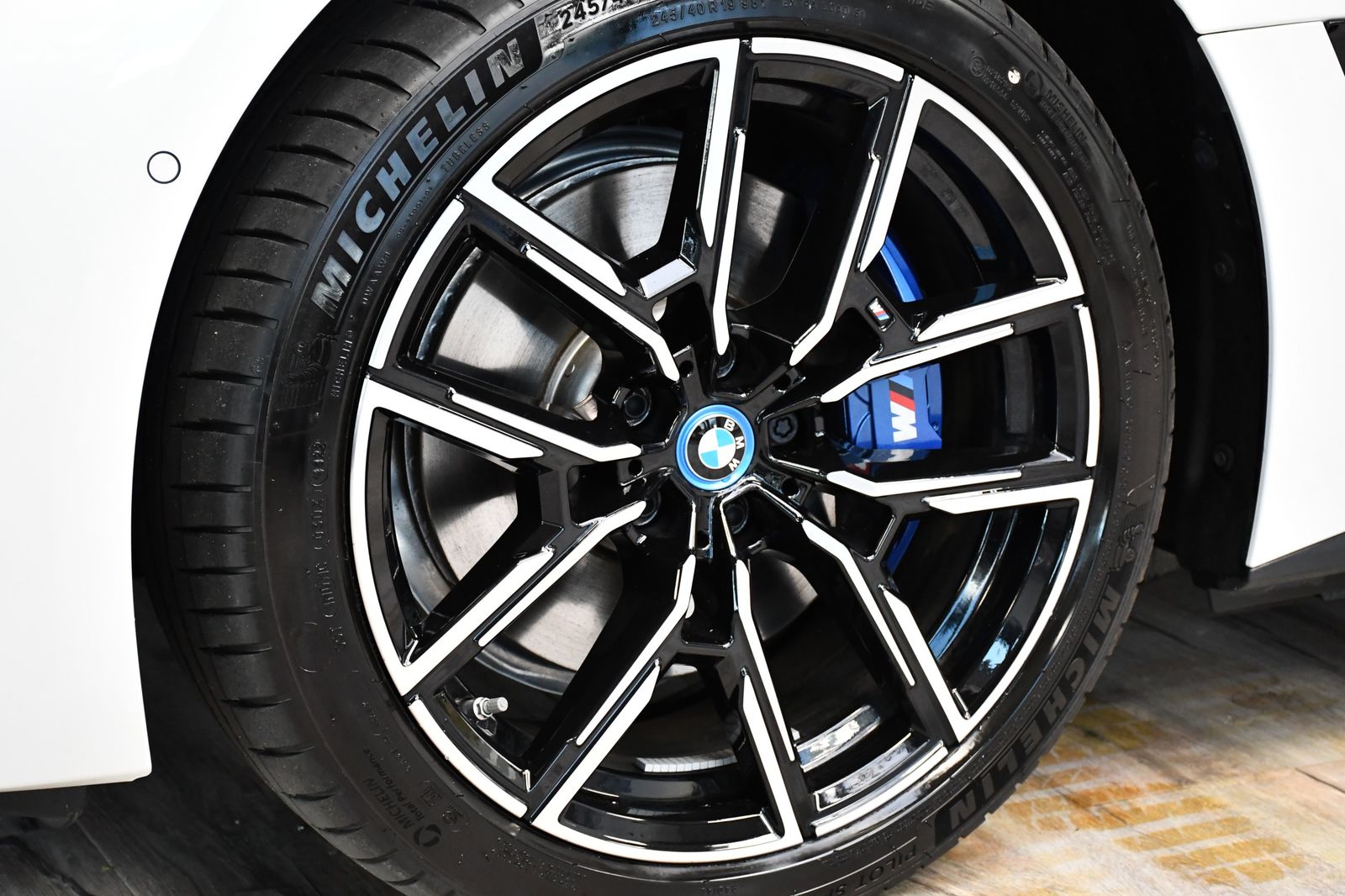 BMW i4 eDrive35 M Sport AHK ACC+ Glasdach Shadow