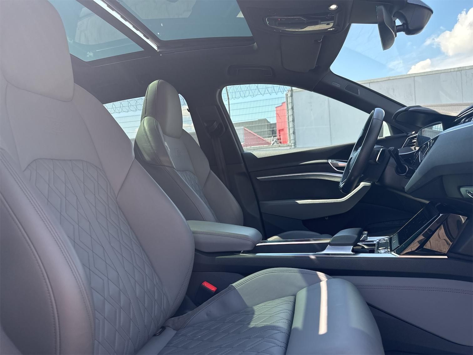 Audi e-tron 50 2x S line AHK BLACK PANO S-SITZE B&O