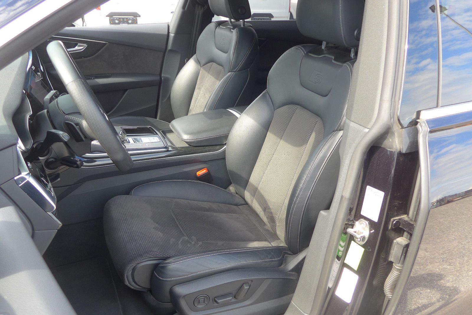 Audi Q8 50 TDi S-Line AHK ACC Kamera Standheiz HeadUp