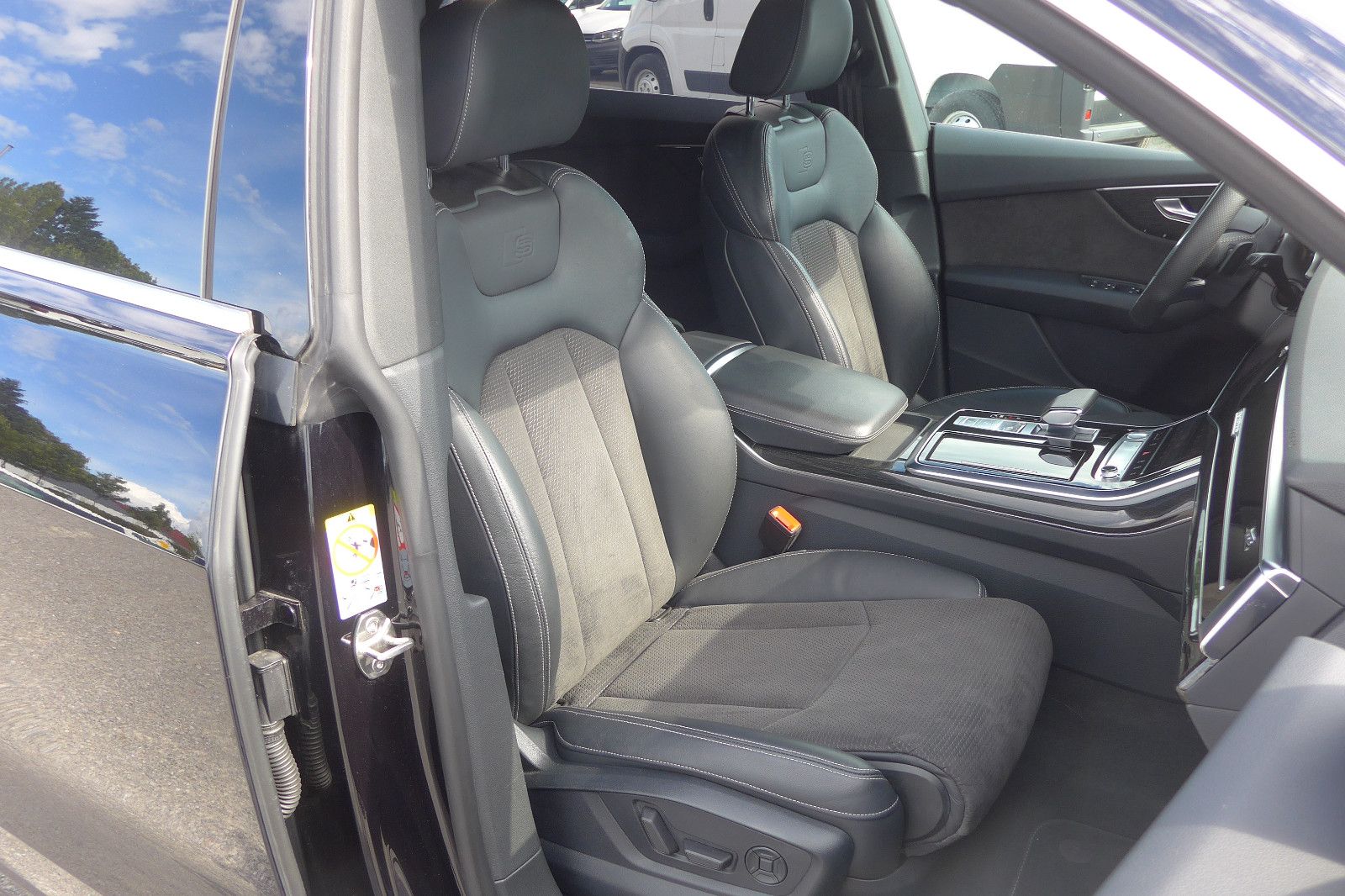 Audi Q8 50 TDi S-Line AHK ACC Kamera Standheiz HeadUp