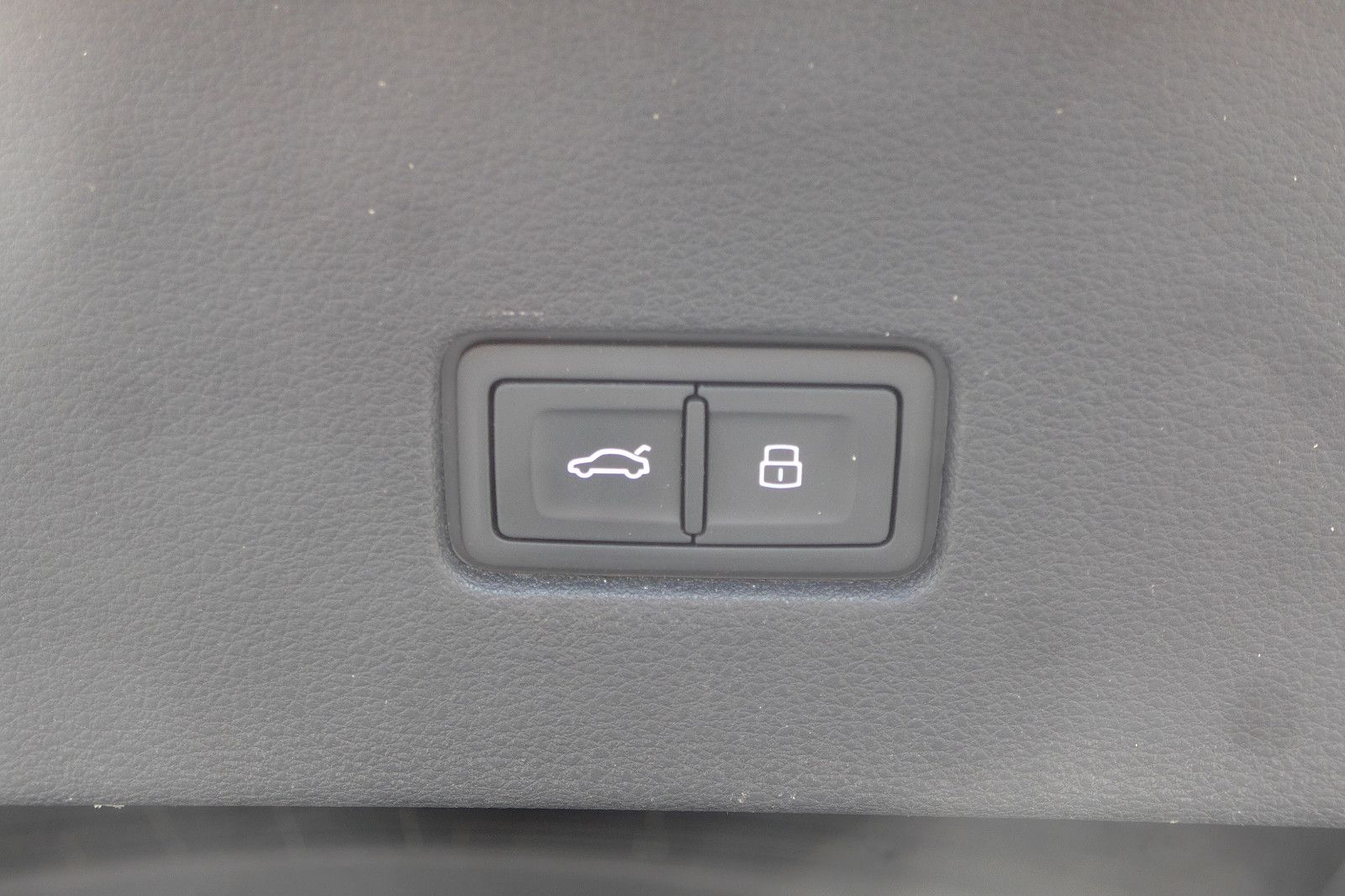Audi Q8 50 TDi S-Line AHK ACC Kamera Standheiz HeadUp