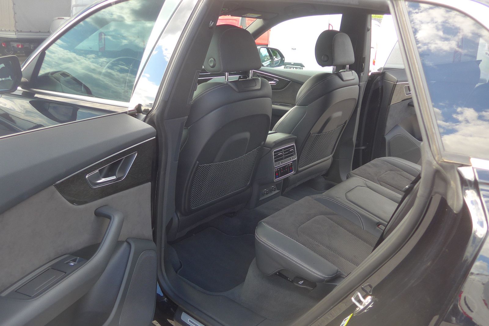 Audi Q8 50 TDi S-Line AHK ACC Kamera Standheiz HeadUp