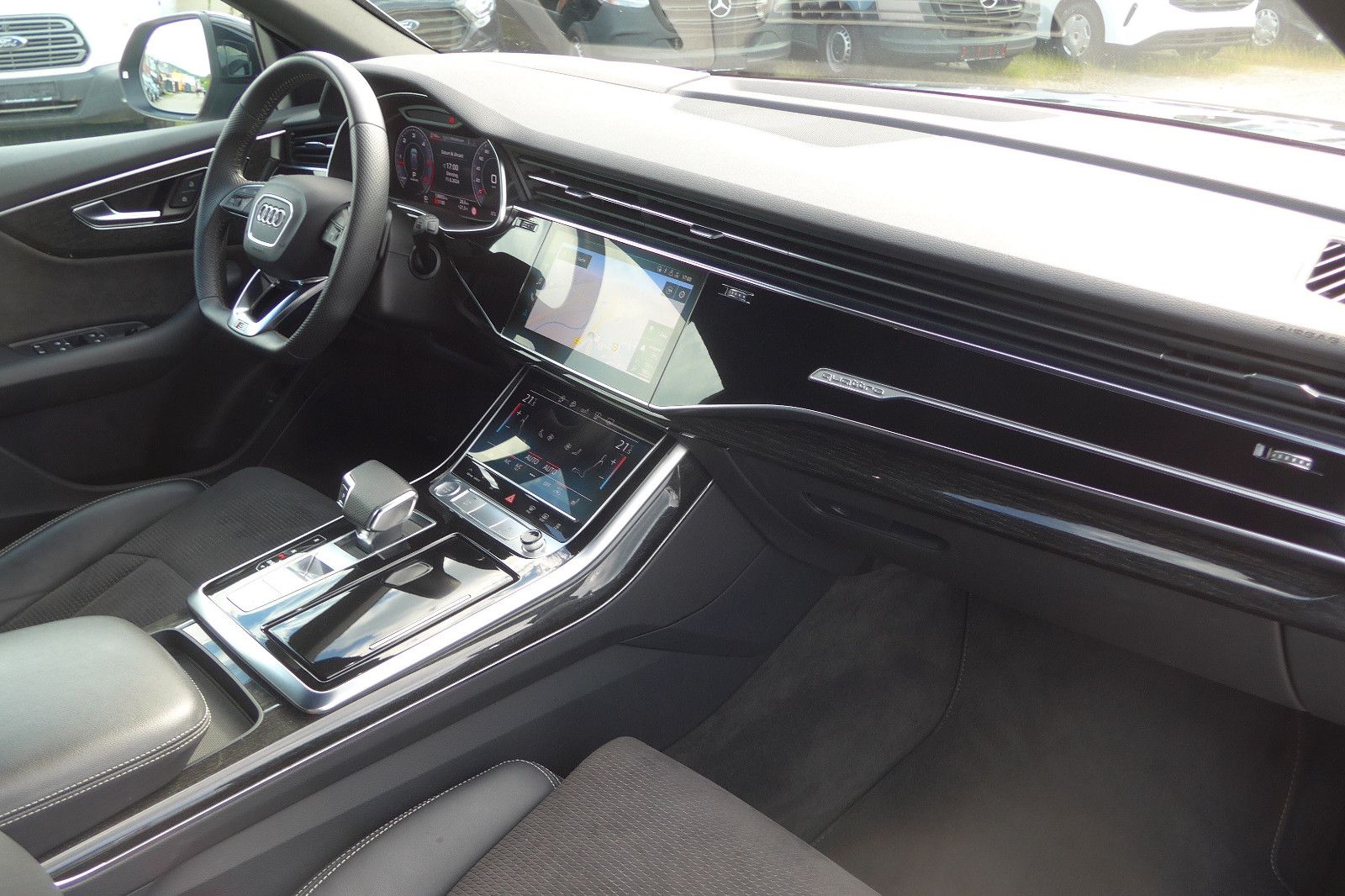 Audi Q8 50 TDi S-Line AHK ACC Kamera Standheiz HeadUp