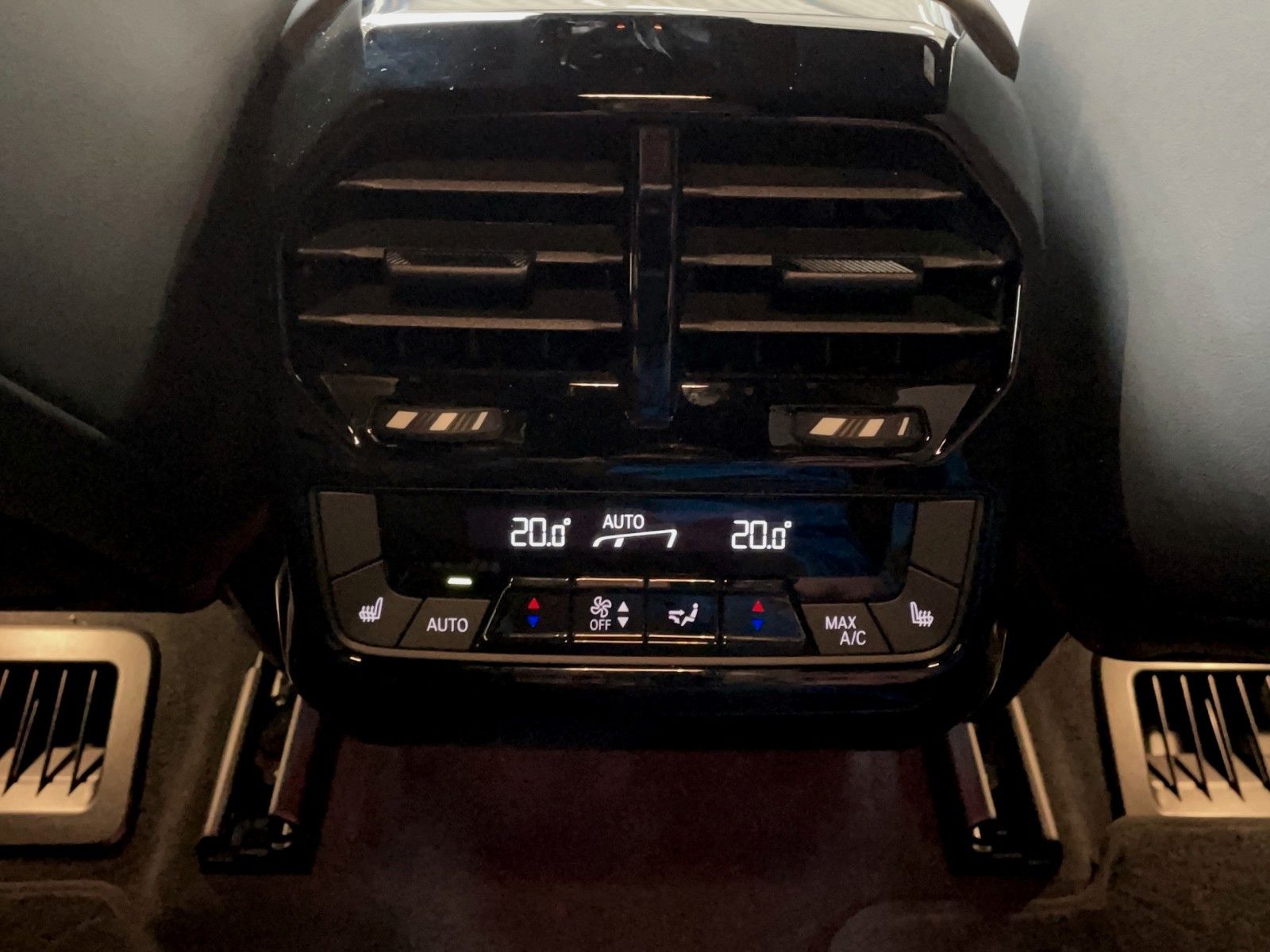 BMW iX4 xDr Sport 360° AHK Sitzbel ACC HuD Laser