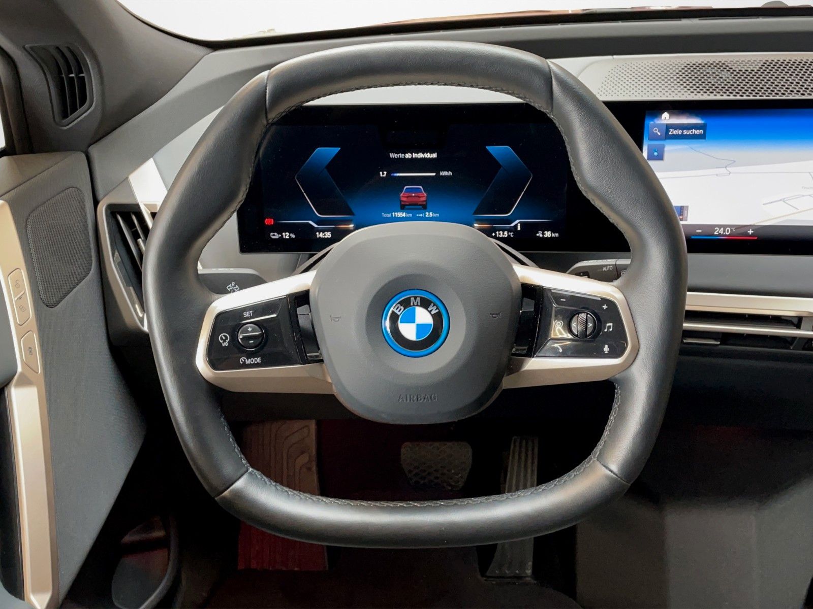 BMW iX4 xDr Sport 360° AHK Sitzbel ACC HuD Laser