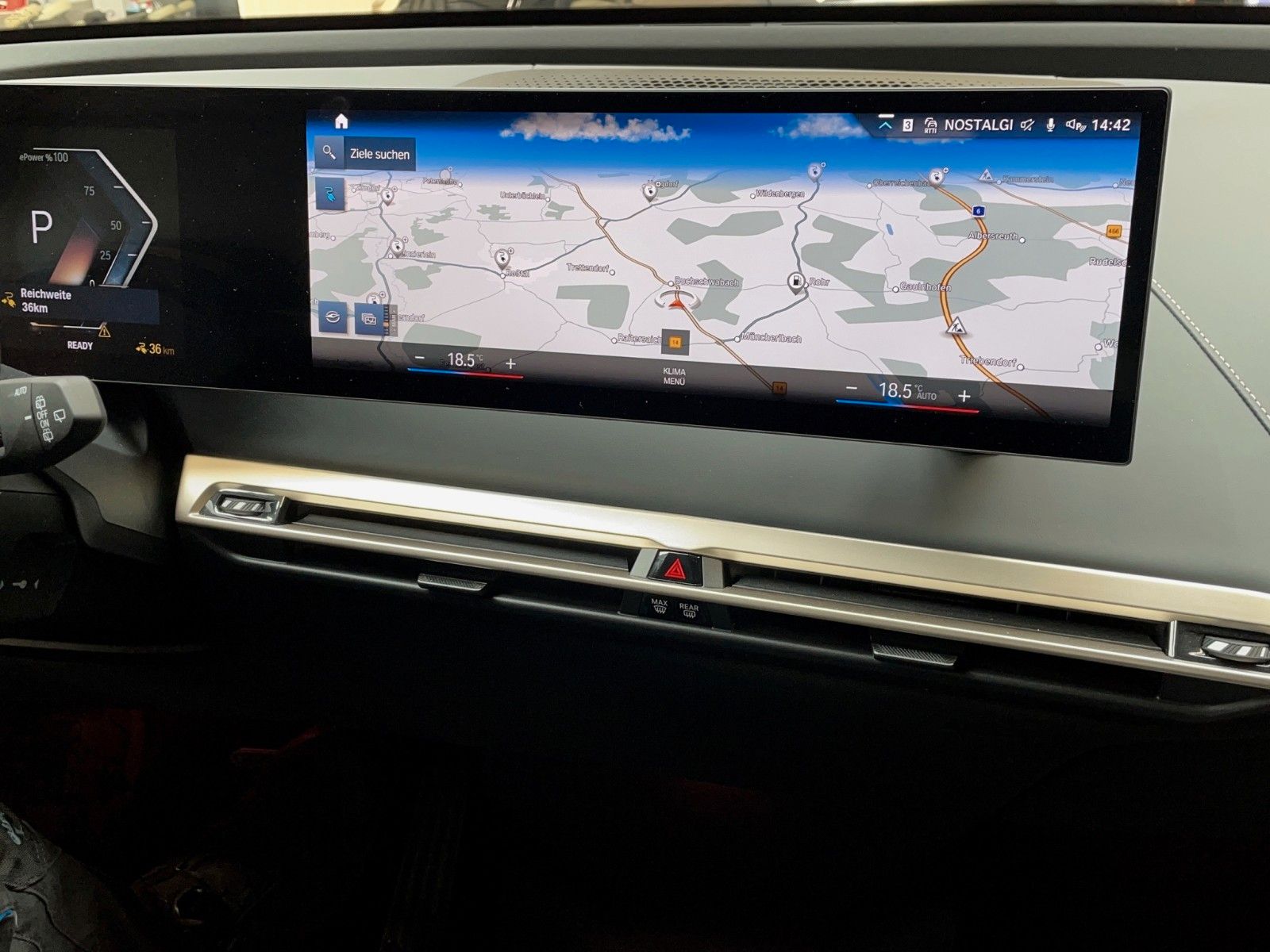 BMW iX4 xDr Sport 360° AHK Sitzbel ACC HuD Laser