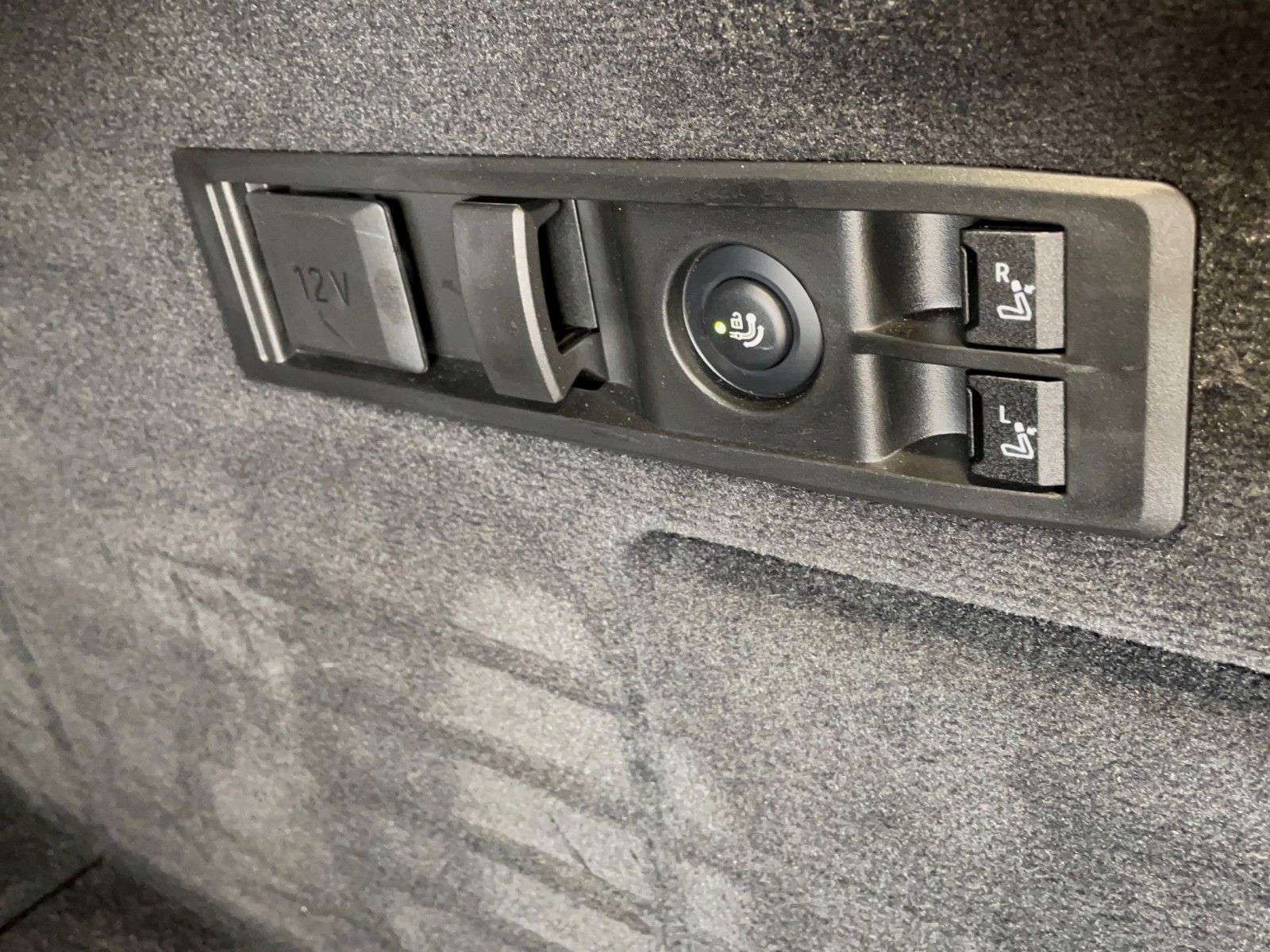 BMW iX4 xDr Sport 360° AHK Sitzbel ACC HuD Laser